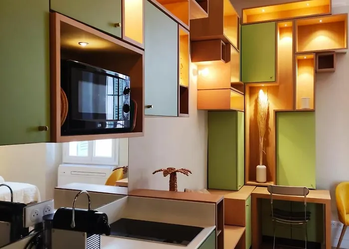 Superb Apartment, Air-conditioned, Parking Apartman